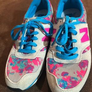 New Balance NB 420 size 8 cute sneakers, great condition. Hardly worn